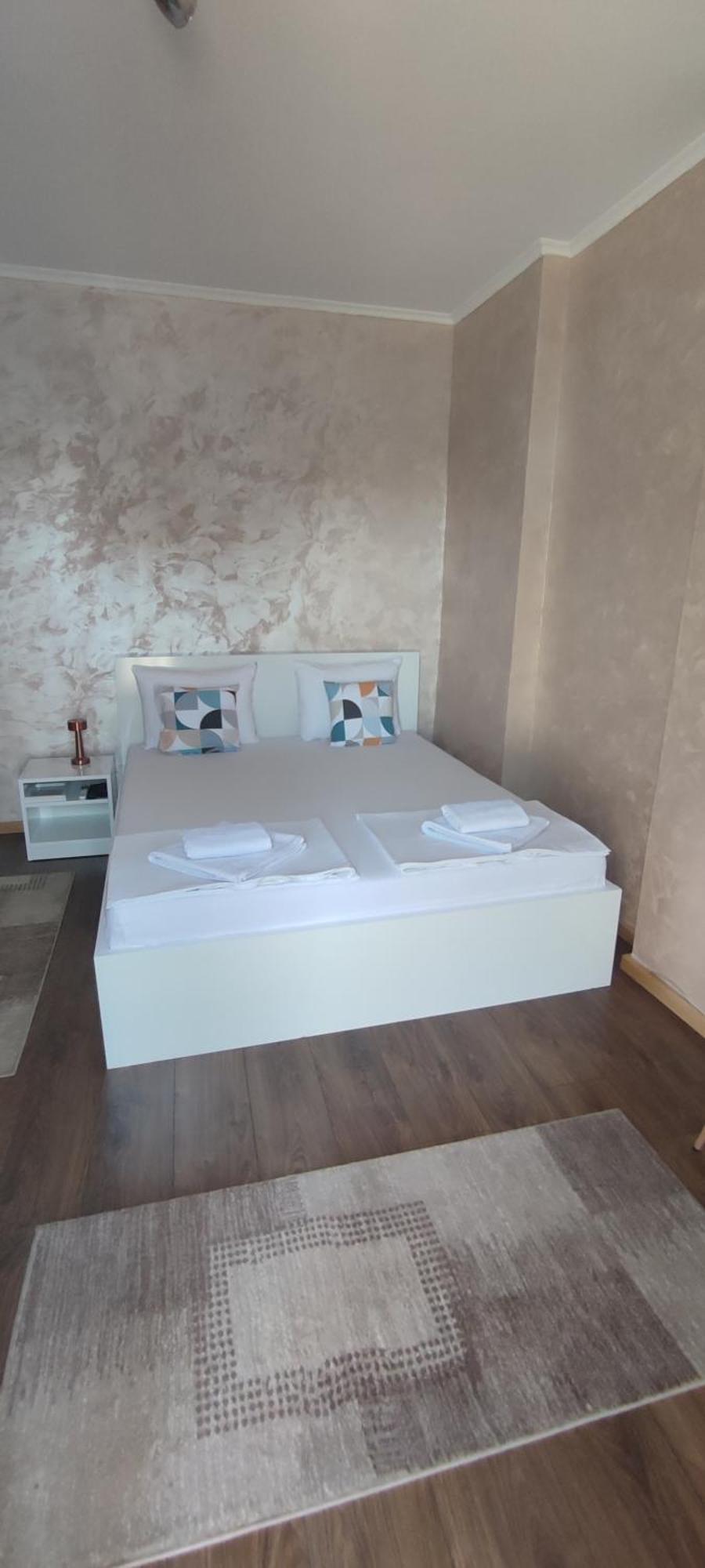 Appartamento Menrat Novi Sad Esterno foto